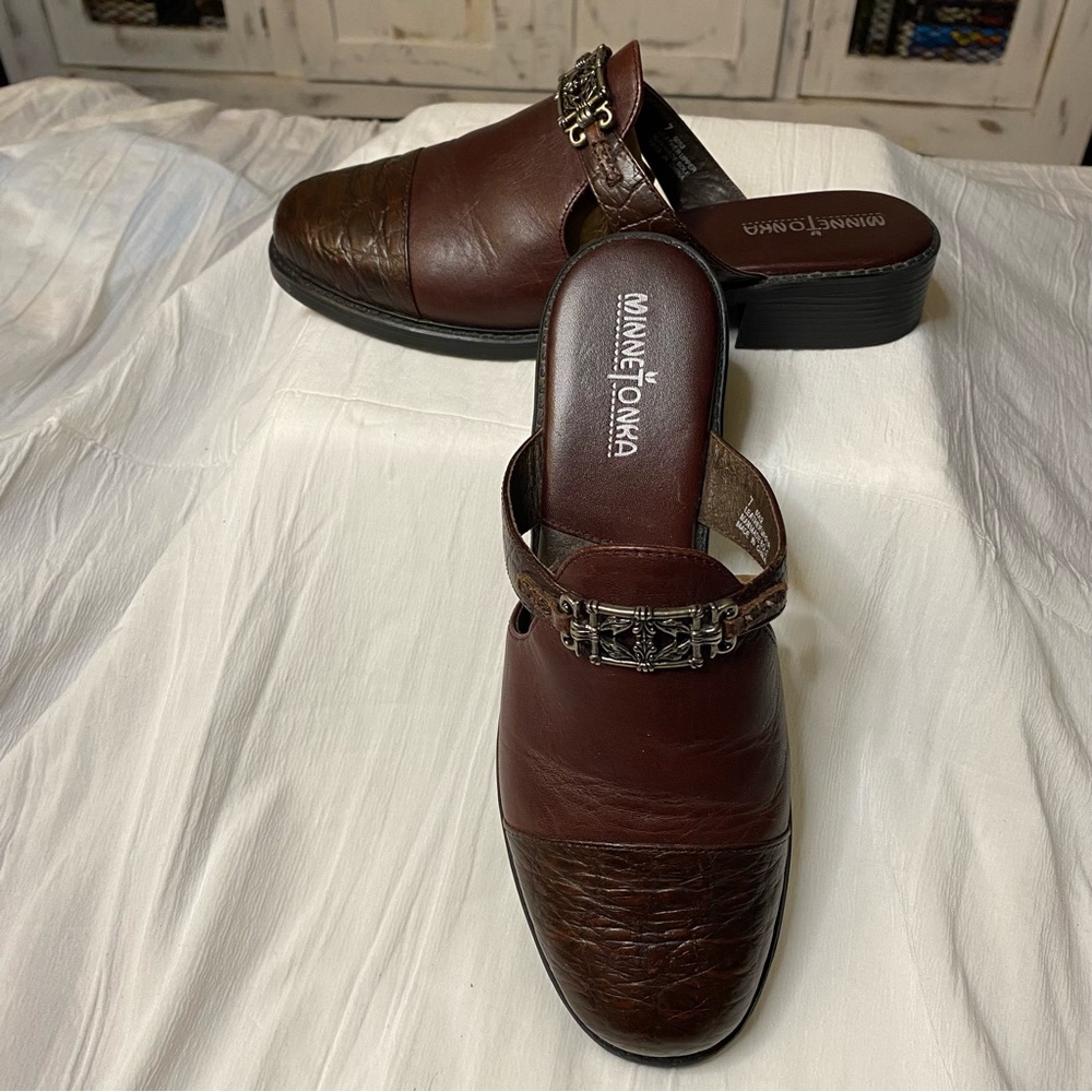 Minnetonka Genuine Leather Clogs Mules Brown Womens Size 7